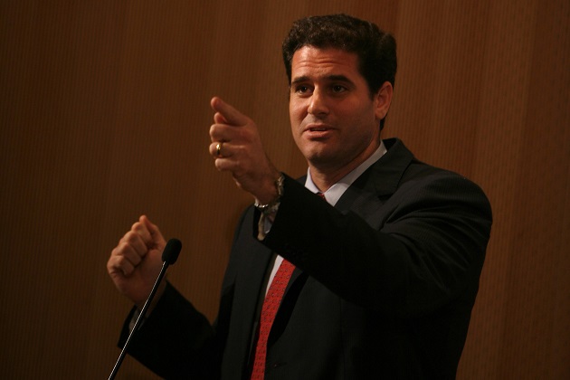 Ron Dermer, the Senior Advisor to Prime Minister Netanyahu, speaks about how to defend Israel online at a convention for Jewish bloggers held in Jerusalem on September 13, 2009. Photo by Miriam Alster/Flash90 *** Local Caption *** ??? ????