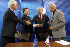 AFP "(L to R) EU Ambassador to Israel Lars Faaborg-Andersen, European Commission President Jose Manuel Barroso, Israeli Prime Minister Benjamin Netanyahu and Israeli Science, Technology and Space Minister Yaakov Peri shake hands during an agreement signing cer"