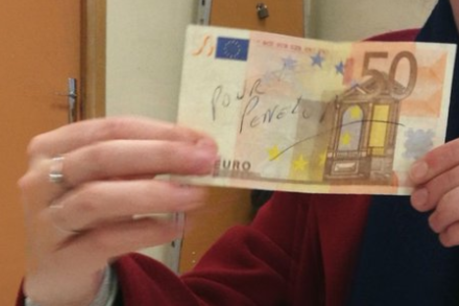 Affaire Fillon : il glisse dans l'urne un billet de 50 €