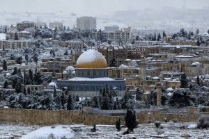 Israel-connait-une-tempete-du-siecle-qui-a-fait-tomber-plusieurs-centimetres-de-neige-jeudi-matin_scalewidth_961