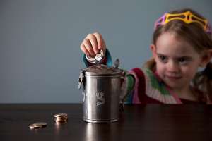 102754-girl-tzedakah-boxHIRES-SMALLER