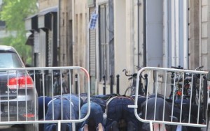 ce-vendredi-22-mai-les-croyants-n-ayant-pas-pu-entrer-dans_2759737_480x300