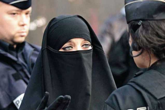 Toulouse une niqab e refuse de montrer son visage et 