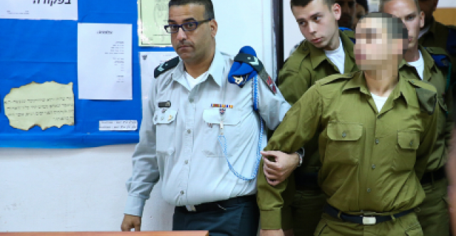3284_2016-03-30_13-43-26_Soldat_hebron
