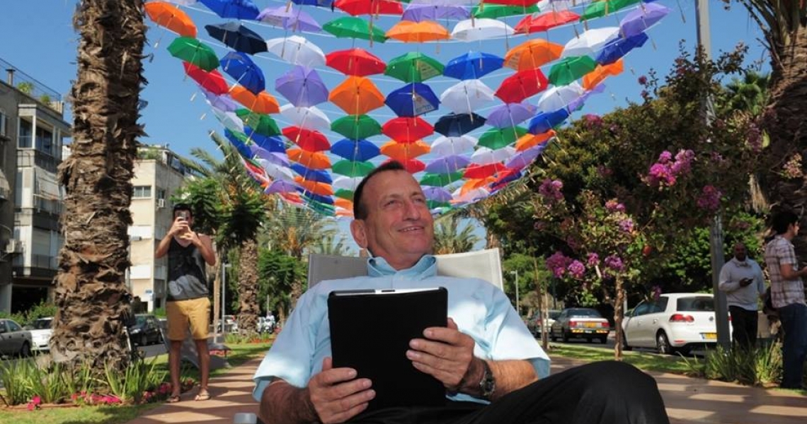 1208607_567500663310837_923985744_n