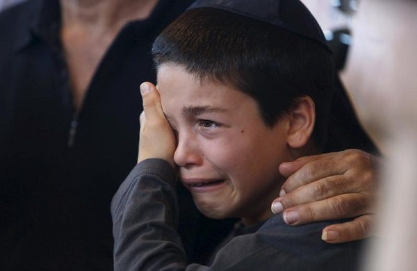 A nephew of Reuven Aviram, 51, mourns during his uncle's funeral in Ramle, Israel November 20, 2015. Aviram was one of two people killed yesterday in a Palestinian stabbing attack in Tel Aviv. REUTERS/Nir Elias - RTS8427