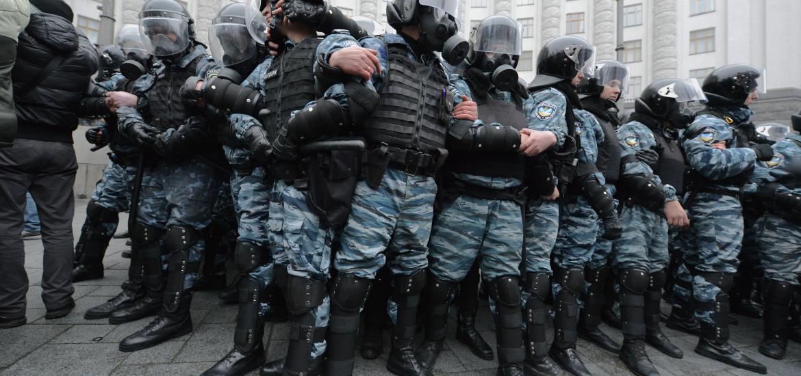 berkut_riot_police_by_the_cabinet_of_ministers_of_the_ukraine