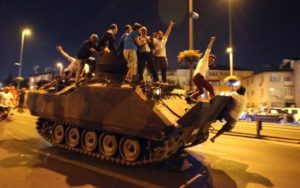 Protesters_in_Istanbul_16.7.16