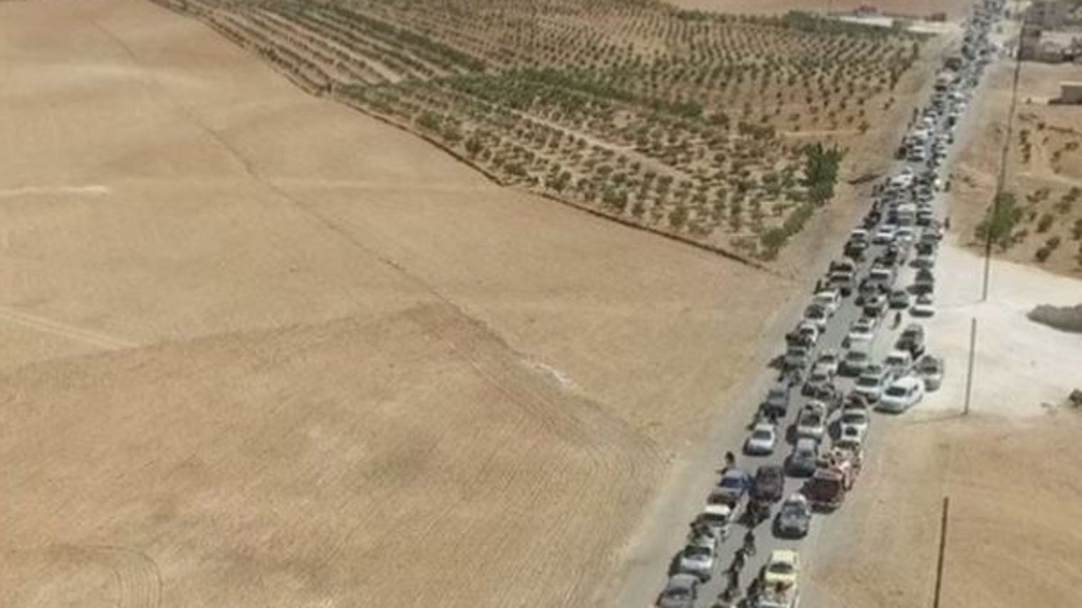 boucliers-humains-pris-en-otage-par-l-ei-dans-la-fuite-de-manbij-en-syrie_5655205
