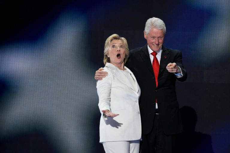 bill-et-hillary-clinton-a-philadelphie-lors-de-la-derniere-c_2838592