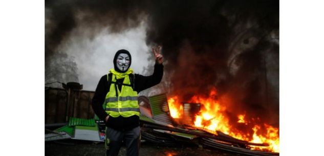 Paris Gilets Jaunes émeutes Pillages Touristes